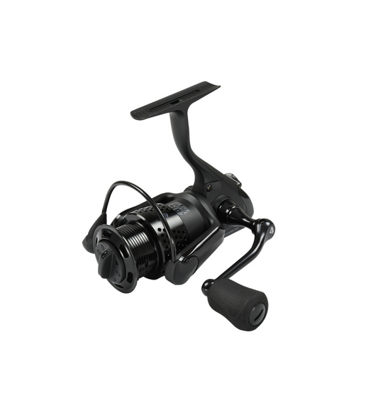 Die Mikado Black Crystal 3005 FD Spinnrolle überzeugt mit robuster Duraluminium-Konstruktion, präzisem Getriebe und optimaler Schnurführung für Spinnangler.